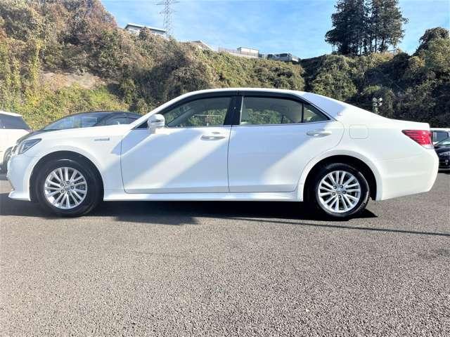 クラウンハイブリッド ロイヤルサルーン　禁煙車！後期型！クルーズコントロール！純正ナビ＆フルセグＴＶ＆ＢＴ＆バックカメラ！ＬＥＤライト！オートライト！純正アルミ！ビルトインＥＴＣ！シートヒーター！ステアリングヒーター！クルーズコントロール（8枚目）