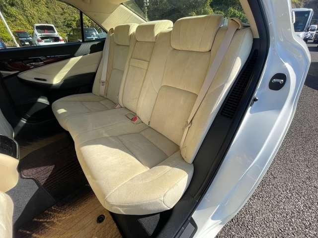 クラウンハイブリッド ロイヤルサルーン　禁煙車！後期型！クルーズコントロール！純正ナビ＆フルセグＴＶ＆ＢＴ＆バックカメラ！ＬＥＤライト！オートライト！純正アルミ！ビルトインＥＴＣ！シートヒーター！ステアリングヒーター！クルーズコントロール（21枚目）