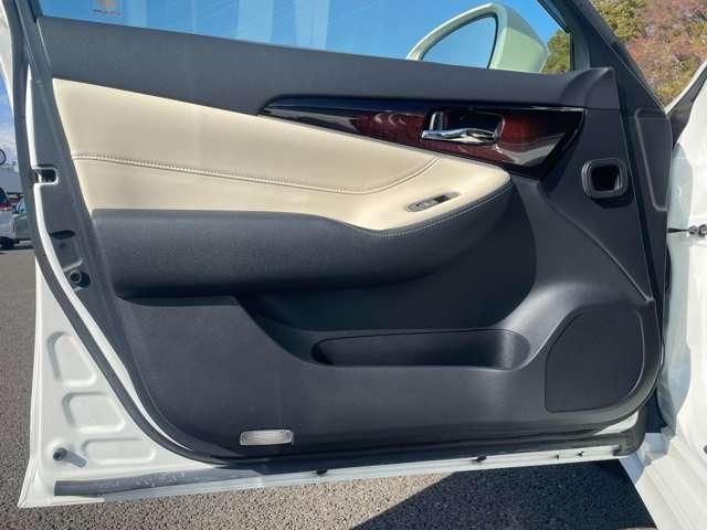 クラウンハイブリッド ロイヤルサルーン　禁煙車！後期型！クルーズコントロール！純正ナビ＆フルセグＴＶ＆ＢＴ＆バックカメラ！ＬＥＤライト！オートライト！純正アルミ！ビルトインＥＴＣ！シートヒーター！ステアリングヒーター！クルーズコントロール（22枚目）