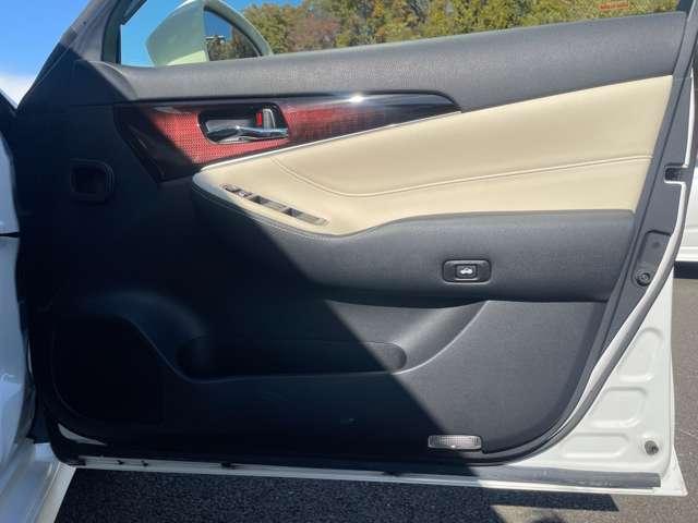 クラウンハイブリッド ロイヤルサルーン　禁煙車！後期型！クルーズコントロール！純正ナビ＆フルセグＴＶ＆ＢＴ＆バックカメラ！ＬＥＤライト！オートライト！純正アルミ！ビルトインＥＴＣ！シートヒーター！ステアリングヒーター！クルーズコントロール（23枚目）