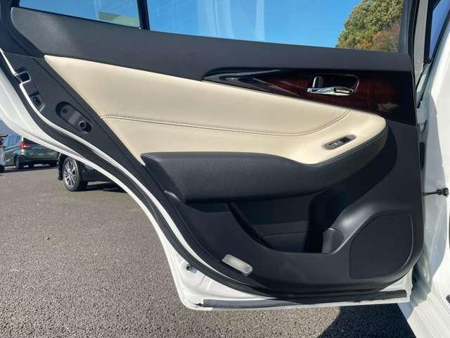 クラウンハイブリッド ロイヤルサルーン　禁煙車！後期型！クルーズコントロール！純正ナビ＆フルセグＴＶ＆ＢＴ＆バックカメラ！ＬＥＤライト！オートライト！純正アルミ！ビルトインＥＴＣ！シートヒーター！ステアリングヒーター！クルーズコントロール（24枚目）