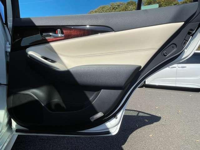 クラウンハイブリッド ロイヤルサルーン　禁煙車！後期型！クルーズコントロール！純正ナビ＆フルセグＴＶ＆ＢＴ＆バックカメラ！ＬＥＤライト！オートライト！純正アルミ！ビルトインＥＴＣ！シートヒーター！ステアリングヒーター！クルーズコントロール（25枚目）