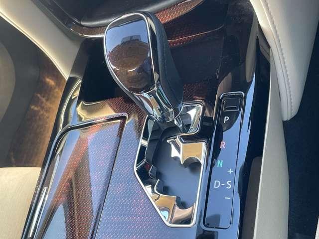 クラウンハイブリッド ロイヤルサルーン　禁煙車！後期型！クルーズコントロール！純正ナビ＆フルセグＴＶ＆ＢＴ＆バックカメラ！ＬＥＤライト！オートライト！純正アルミ！ビルトインＥＴＣ！シートヒーター！ステアリングヒーター！クルーズコントロール（45枚目）