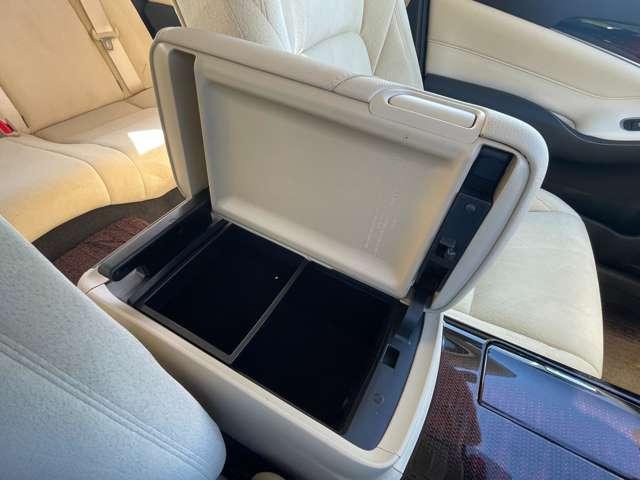 クラウンハイブリッド ロイヤルサルーン　禁煙車！後期型！クルーズコントロール！純正ナビ＆フルセグＴＶ＆ＢＴ＆バックカメラ！ＬＥＤライト！オートライト！純正アルミ！ビルトインＥＴＣ！シートヒーター！ステアリングヒーター！クルーズコントロール（47枚目）