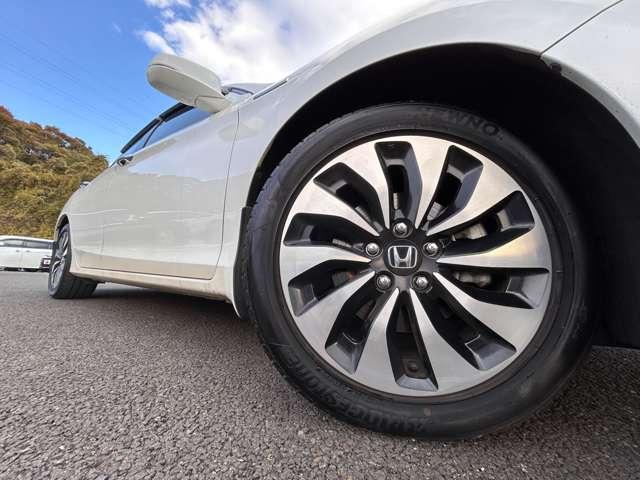 アコードハイブリッド ＥＸ　インターナビ＆フルセグＴＶ／衝突軽減／追従クルーズ／バックカメラ／木目調コンビステアリング／ビルトインＥＴＣ／ＬＥＤヘッドライト／１７インチアルミホイール（10枚目）