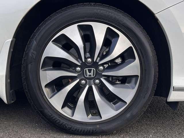 アコードハイブリッド ＥＸ　インターナビ＆フルセグＴＶ／衝突軽減／追従クルーズ／バックカメラ／木目調コンビステアリング／ビルトインＥＴＣ／ＬＥＤヘッドライト／１７インチアルミホイール（11枚目）