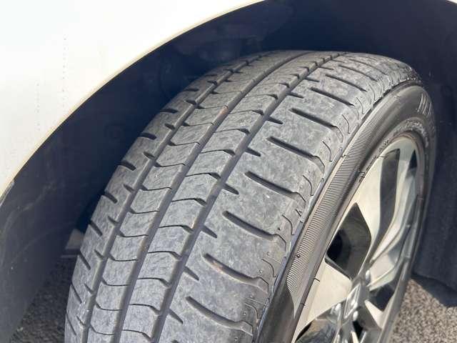 アコードハイブリッド ＥＸ　インターナビ＆フルセグＴＶ／衝突軽減／追従クルーズ／バックカメラ／木目調コンビステアリング／ビルトインＥＴＣ／ＬＥＤヘッドライト／１７インチアルミホイール（13枚目）