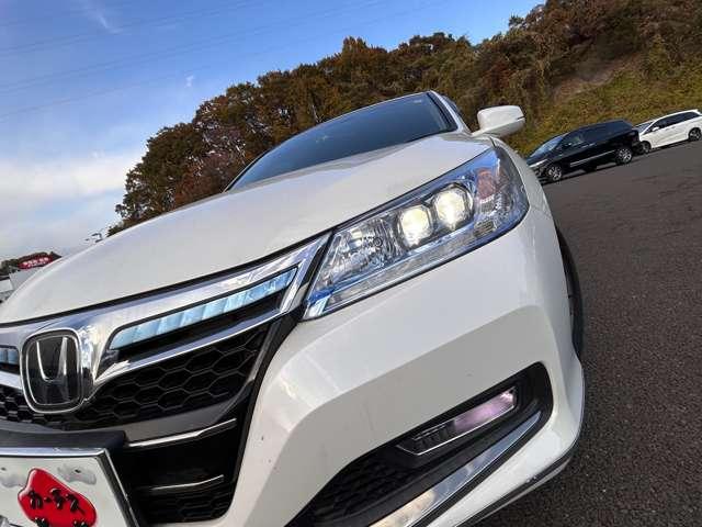 アコードハイブリッド ＥＸ　インターナビ＆フルセグＴＶ／衝突軽減／追従クルーズ／バックカメラ／木目調コンビステアリング／ビルトインＥＴＣ／ＬＥＤヘッドライト／１７インチアルミホイール（15枚目）