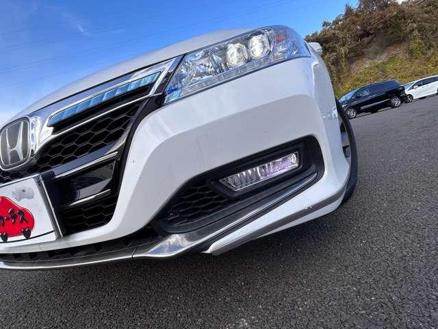 アコードハイブリッド ＥＸ　インターナビ＆フルセグＴＶ／衝突軽減／追従クルーズ／バックカメラ／木目調コンビステアリング／ビルトインＥＴＣ／ＬＥＤヘッドライト／１７インチアルミホイール（16枚目）