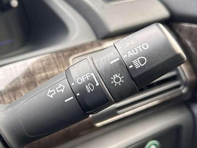 アコードハイブリッド ＥＸ　インターナビ＆フルセグＴＶ／衝突軽減／追従クルーズ／バックカメラ／木目調コンビステアリング／ビルトインＥＴＣ／ＬＥＤヘッドライト／１７インチアルミホイール（17枚目）