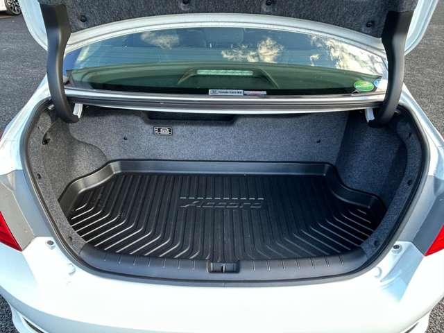 アコードハイブリッド ＥＸ　インターナビ＆フルセグＴＶ／衝突軽減／追従クルーズ／バックカメラ／木目調コンビステアリング／ビルトインＥＴＣ／ＬＥＤヘッドライト／１７インチアルミホイール（23枚目）