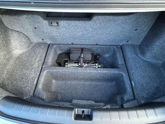 アコードハイブリッド ＥＸ　インターナビ＆フルセグＴＶ／衝突軽減／追従クルーズ／バックカメラ／木目調コンビステアリング／ビルトインＥＴＣ／ＬＥＤヘッドライト／１７インチアルミホイール（24枚目）