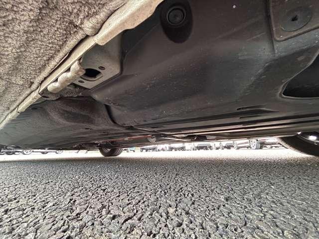 アコードハイブリッド ＥＸ　インターナビ＆フルセグＴＶ／衝突軽減／追従クルーズ／バックカメラ／木目調コンビステアリング／ビルトインＥＴＣ／ＬＥＤヘッドライト／１７インチアルミホイール（30枚目）