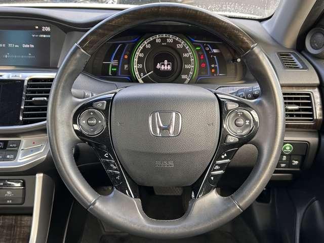 アコードハイブリッド ＥＸ　インターナビ＆フルセグＴＶ／衝突軽減／追従クルーズ／バックカメラ／木目調コンビステアリング／ビルトインＥＴＣ／ＬＥＤヘッドライト／１７インチアルミホイール（44枚目）