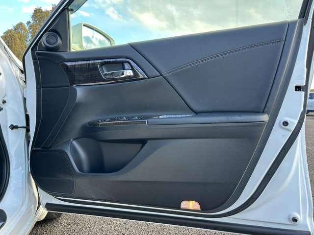 アコードハイブリッド ＥＸ　インターナビ＆フルセグＴＶ／衝突軽減／追従クルーズ／バックカメラ／木目調コンビステアリング／ビルトインＥＴＣ／ＬＥＤヘッドライト／１７インチアルミホイール（49枚目）