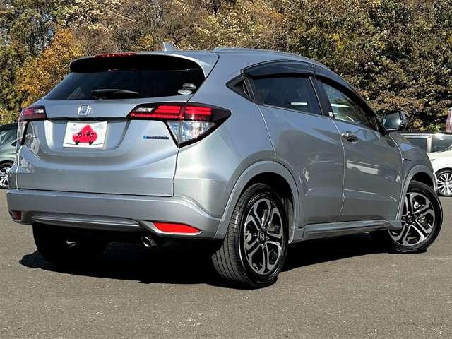 ヴェゼル ハイブリッドＺ・ホンダセンシング　追従型クルコン／禁煙車／ホンダセンシング／バックカメラ／ビルトインＥＴＣ／ハーフレザーシート／パドルシフト／ルーフレール／ＬＥＤヘッドライト／ＬＥＤフォグ／ＩＰＦデイタイムポジションランプキット（4枚目）