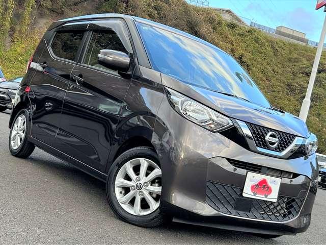 デイズ Ｘ　アイドリングストップ！インテリジェントエマージェンシーブレーキ！車線逸脱警報！純正ナビ＆フルセグＴＶ＆ＤＶＤ＆ＢＴ！インテリジェントアラウンドビューモニター！ウィンカーミラー！ワンオーナー（3枚目）