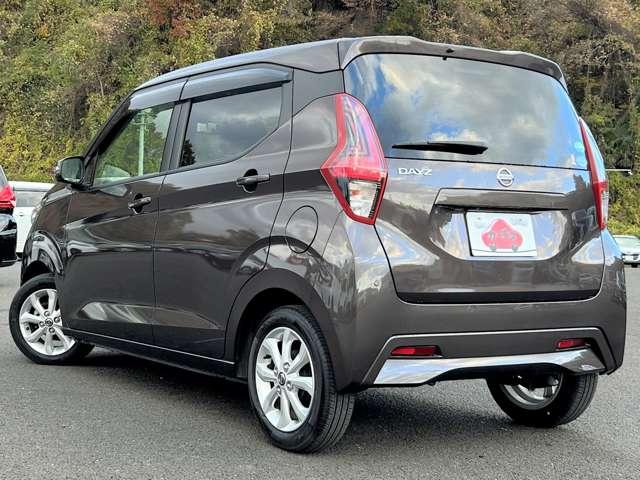 デイズ Ｘ　アイドリングストップ！インテリジェントエマージェンシーブレーキ！車線逸脱警報！純正ナビ＆フルセグＴＶ＆ＤＶＤ＆ＢＴ！インテリジェントアラウンドビューモニター！ウィンカーミラー！ワンオーナー（5枚目）