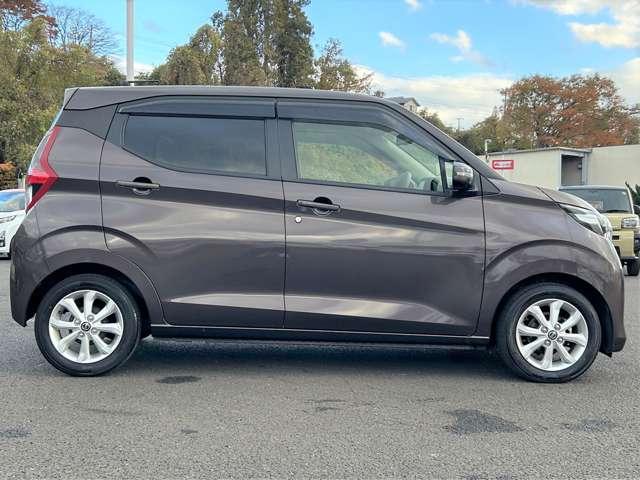 デイズ Ｘ　アイドリングストップ！インテリジェントエマージェンシーブレーキ！車線逸脱警報！純正ナビ＆フルセグＴＶ＆ＤＶＤ＆ＢＴ！インテリジェントアラウンドビューモニター！ウィンカーミラー！ワンオーナー（7枚目）