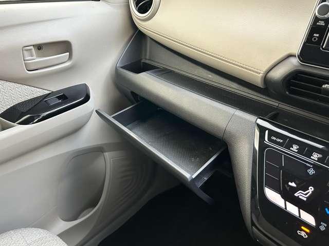 デイズ Ｘ　アイドリングストップ！インテリジェントエマージェンシーブレーキ！車線逸脱警報！純正ナビ＆フルセグＴＶ＆ＤＶＤ＆ＢＴ！インテリジェントアラウンドビューモニター！ウィンカーミラー！ワンオーナー（40枚目）