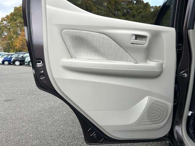 デイズ Ｘ　アイドリングストップ！インテリジェントエマージェンシーブレーキ！車線逸脱警報！純正ナビ＆フルセグＴＶ＆ＤＶＤ＆ＢＴ！インテリジェントアラウンドビューモニター！ウィンカーミラー！ワンオーナー（47枚目）