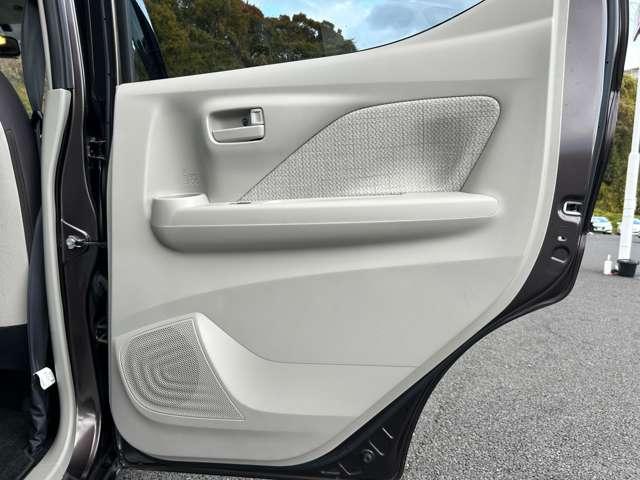 デイズ Ｘ　アイドリングストップ！インテリジェントエマージェンシーブレーキ！車線逸脱警報！純正ナビ＆フルセグＴＶ＆ＤＶＤ＆ＢＴ！インテリジェントアラウンドビューモニター！ウィンカーミラー！ワンオーナー（48枚目）