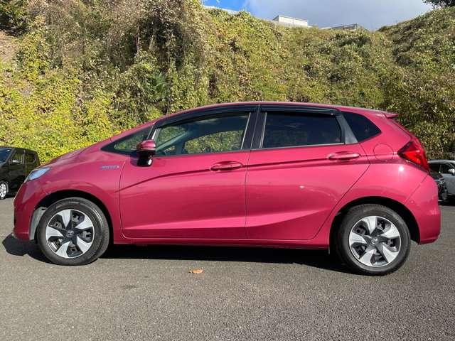 フィットハイブリッド Ｌ　ホンダセンシング　ホンダセンシング！ギャザーズナビ＆フルセグＴＶ＆ＤＶＤ＆ＢＴ＆バックカメラ！ＬＥＤヘッドライト！オートライト！ハーフレザーシート！純正ＥＴＣ！スマートキーシステム！（8枚目）