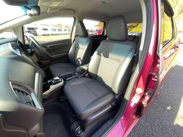 フィットハイブリッド Ｌ　ホンダセンシング　ホンダセンシング！ギャザーズナビ＆フルセグＴＶ＆ＤＶＤ＆ＢＴ＆バックカメラ！ＬＥＤヘッドライト！オートライト！ハーフレザーシート！純正ＥＴＣ！スマートキーシステム！（19枚目）