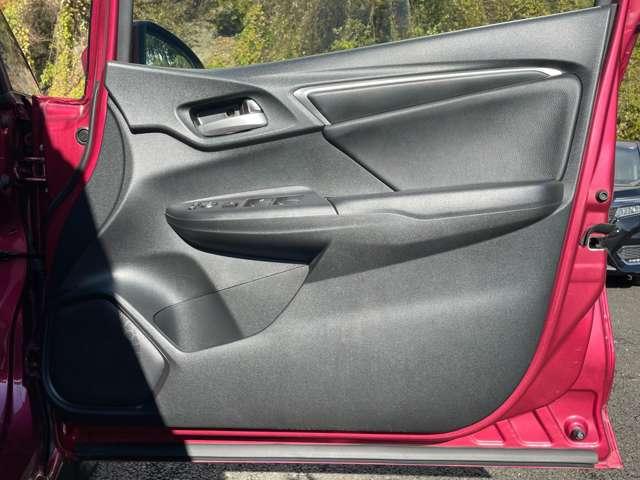 フィットハイブリッド Ｌ　ホンダセンシング　ホンダセンシング！ギャザーズナビ＆フルセグＴＶ＆ＤＶＤ＆ＢＴ＆バックカメラ！ＬＥＤヘッドライト！オートライト！ハーフレザーシート！純正ＥＴＣ！スマートキーシステム！（22枚目）