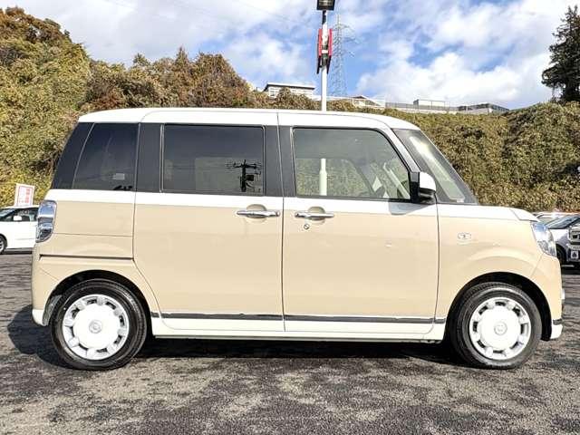 ムーヴキャンバス Ｘブラックインテリアリミテッド　ＳＡＩＩＩ　ストライプスカラー！アイドリングストップ！スマートアシスト３！純正ナビ＆フルセグＴＶ＆ＤＶＤ＆ＢＴ！パノラマモニター！社外リアモニター！オートライト！両側パワースライドドア！ＥＴＣ！禁煙車！（9枚目）