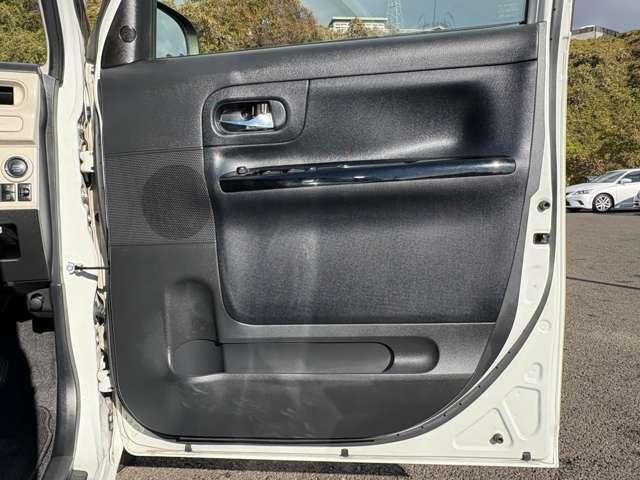 ムーヴキャンバス Ｘブラックインテリアリミテッド　ＳＡＩＩＩ　ストライプスカラー！アイドリングストップ！スマートアシスト３！純正ナビ＆フルセグＴＶ＆ＤＶＤ＆ＢＴ！パノラマモニター！社外リアモニター！オートライト！両側パワースライドドア！ＥＴＣ！禁煙車！（33枚目）