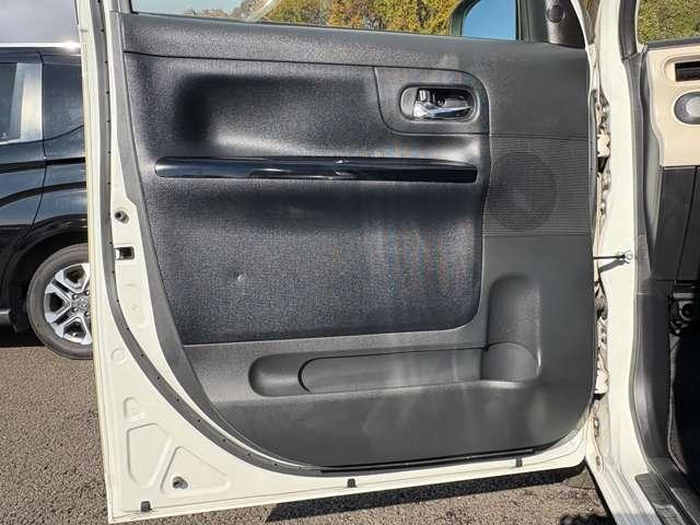 ムーヴキャンバス Ｘブラックインテリアリミテッド　ＳＡＩＩＩ　ストライプスカラー！アイドリングストップ！スマートアシスト３！純正ナビ＆フルセグＴＶ＆ＤＶＤ＆ＢＴ！パノラマモニター！社外リアモニター！オートライト！両側パワースライドドア！ＥＴＣ！禁煙車！（34枚目）