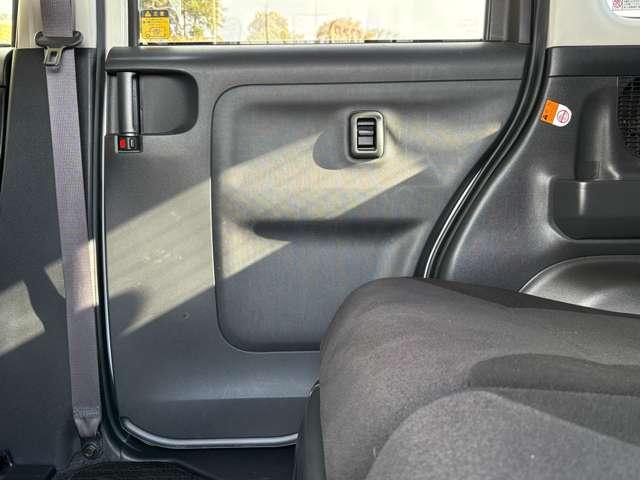 ムーヴキャンバス Ｘブラックインテリアリミテッド　ＳＡＩＩＩ　ストライプスカラー！アイドリングストップ！スマートアシスト３！純正ナビ＆フルセグＴＶ＆ＤＶＤ＆ＢＴ！パノラマモニター！社外リアモニター！オートライト！両側パワースライドドア！ＥＴＣ！禁煙車！（35枚目）