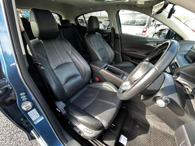 アクセラスポーツ ２２ＸＤ　Ｌパッケージ　アドバンスドＳＣＢＳ！レーンキープ・アシスト・システム！車線逸脱警報システム！マツダ・レーダークルーズコントロール！ＢＯＳＥサウンドシステム！純正ナビ！フルセグＴＶ！バックカメラ！４ＷＤ！（20枚目）