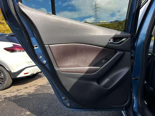 アクセラスポーツ ２２ＸＤ　Ｌパッケージ　アドバンスドＳＣＢＳ！レーンキープ・アシスト・システム！車線逸脱警報システム！マツダ・レーダークルーズコントロール！ＢＯＳＥサウンドシステム！純正ナビ！フルセグＴＶ！バックカメラ！４ＷＤ！（52枚目）