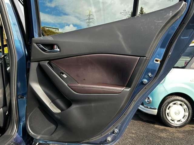 アクセラスポーツ ２２ＸＤ　Ｌパッケージ　アドバンスドＳＣＢＳ！レーンキープ・アシスト・システム！車線逸脱警報システム！マツダ・レーダークルーズコントロール！ＢＯＳＥサウンドシステム！純正ナビ！フルセグＴＶ！バックカメラ！４ＷＤ！（53枚目）