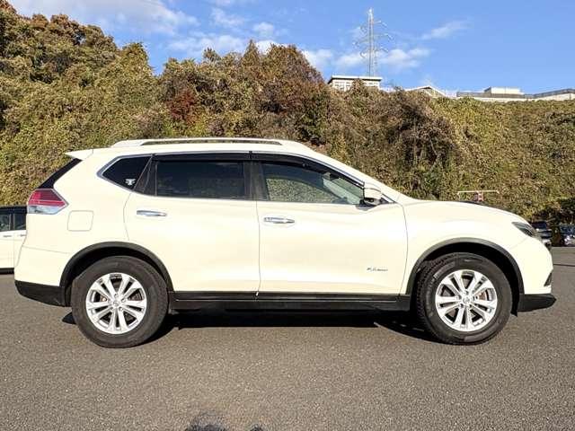 エクストレイル ２０Ｘ　ハイブリッド　エマージェンシーブレーキＰ　４ＷＤ　エマージェンシーブレーキ！車線逸脱警報！後側方車両検知警報！フロント・リアソナー！ふらつき警報！オートライト！純正ナビ！フルセグＴＶ（走行時視聴可）！シートヒーター！ＬＥＤヘッドライト／カブロンシート（8枚目）