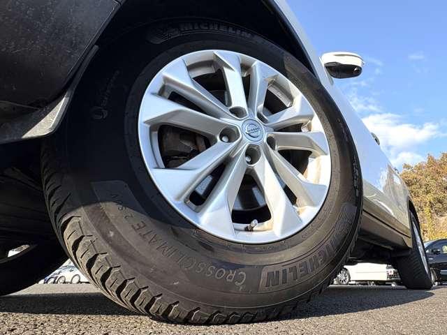 エクストレイル ２０Ｘ　ハイブリッド　エマージェンシーブレーキＰ　４ＷＤ　エマージェンシーブレーキ！車線逸脱警報！後側方車両検知警報！フロント・リアソナー！ふらつき警報！オートライト！純正ナビ！フルセグＴＶ（走行時視聴可）！シートヒーター！ＬＥＤヘッドライト／カブロンシート（11枚目）