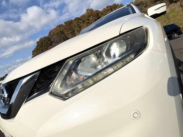 エクストレイル ２０Ｘ　ハイブリッド　エマージェンシーブレーキＰ　４ＷＤ　エマージェンシーブレーキ！車線逸脱警報！後側方車両検知警報！フロント・リアソナー！ふらつき警報！オートライト！純正ナビ！フルセグＴＶ（走行時視聴可）！シートヒーター！ＬＥＤヘッドライト／カブロンシート（17枚目）