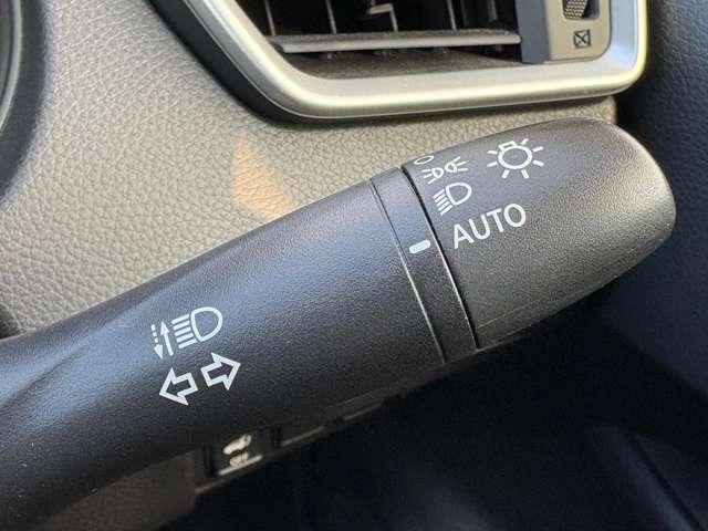 エクストレイル ２０Ｘ　ハイブリッド　エマージェンシーブレーキＰ　４ＷＤ　エマージェンシーブレーキ！車線逸脱警報！後側方車両検知警報！フロント・リアソナー！ふらつき警報！オートライト！純正ナビ！フルセグＴＶ（走行時視聴可）！シートヒーター！ＬＥＤヘッドライト／カブロンシート（18枚目）