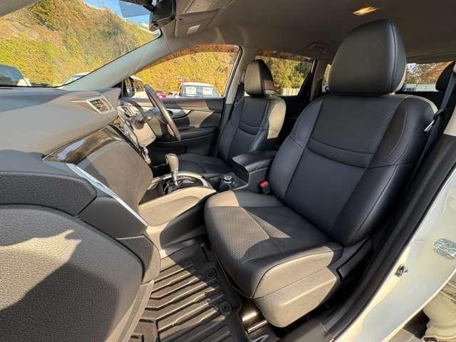 エクストレイル ２０Ｘ　ハイブリッド　エマージェンシーブレーキＰ　４ＷＤ　エマージェンシーブレーキ！車線逸脱警報！後側方車両検知警報！フロント・リアソナー！ふらつき警報！オートライト！純正ナビ！フルセグＴＶ（走行時視聴可）！シートヒーター！ＬＥＤヘッドライト／カブロンシート（24枚目）