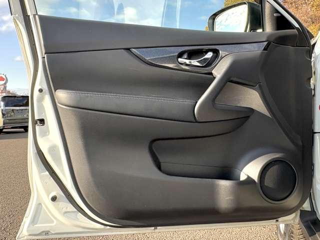 エクストレイル ２０Ｘ　ハイブリッド　エマージェンシーブレーキＰ　４ＷＤ　エマージェンシーブレーキ！車線逸脱警報！後側方車両検知警報！フロント・リアソナー！ふらつき警報！オートライト！純正ナビ！フルセグＴＶ（走行時視聴可）！シートヒーター！ＬＥＤヘッドライト／カブロンシート（32枚目）