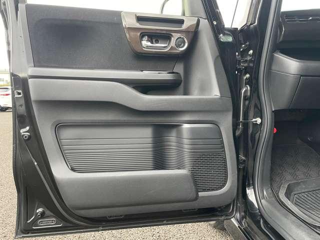 Ｎ－ＢＯＸカスタム Ｇ・Ｌターボホンダセンシング　２トーンカラースタイル！アイドリングストップ！ホンダセンシング！ギャザーズナビ＆フルセグＴＶ＆ＤＶＤ＆ＢＴ＆バックカメラ！両側パワースライドドア！ＬＥＤヘッドライト！オートライト！（23枚目）