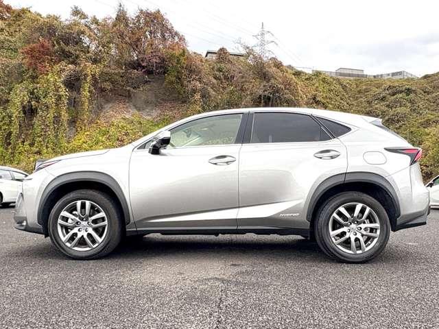 NX NX300h バージョンL プリクラッシュセーフティシステム!ブラインドスポットモニター!純正ナビ&フルセグTV&BT!パノラミックビューモニター!3眼LEDヘッドライト!レザーシート!シートヒーター&ベンチ(4枚目)