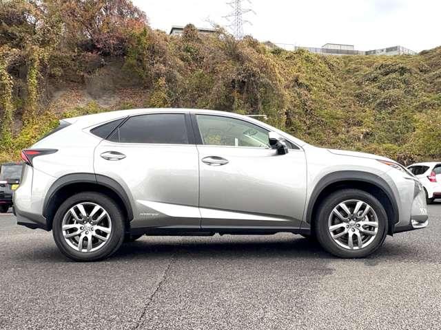 NX NX300h バージョンL プリクラッシュセーフティシステム!ブラインドスポットモニター!純正ナビ&フルセグTV&BT!パノラミックビューモニター!3眼LEDヘッドライト!レザーシート!シートヒーター&ベンチ(5枚目)