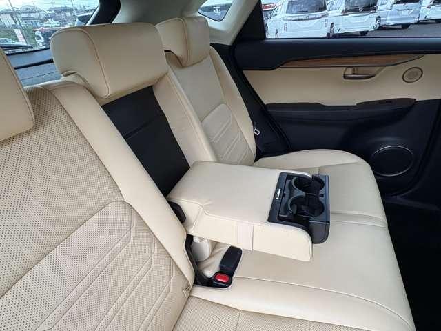 NX NX300h バージョンL プリクラッシュセーフティシステム!ブラインドスポットモニター!純正ナビ&フルセグTV&BT!パノラミックビューモニター!3眼LEDヘッドライト!レザーシート!シートヒーター&ベンチ(25枚目)