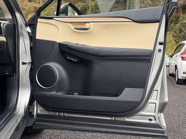 NX NX300h バージョンL プリクラッシュセーフティシステム!ブラインドスポットモニター!純正ナビ&フルセグTV&BT!パノラミックビューモニター!3眼LEDヘッドライト!レザーシート!シートヒーター&ベンチ(32枚目)