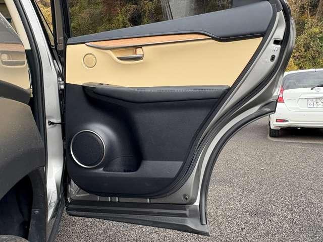 NX NX300h バージョンL プリクラッシュセーフティシステム!ブラインドスポットモニター!純正ナビ&フルセグTV&BT!パノラミックビューモニター!3眼LEDヘッドライト!レザーシート!シートヒーター&ベンチ(34枚目)