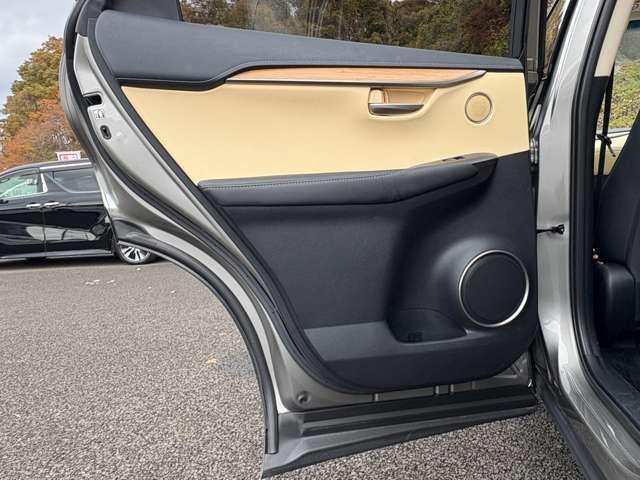 NX NX300h バージョンL プリクラッシュセーフティシステム!ブラインドスポットモニター!純正ナビ&フルセグTV&BT!パノラミックビューモニター!3眼LEDヘッドライト!レザーシート!シートヒーター&ベンチ(35枚目)