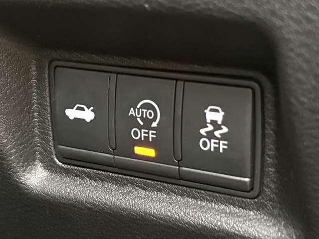 「横滑り防止装置」　滑りやすい路面で横滑りを感知すると、自動的に車両の動きを制御する安全装備です。